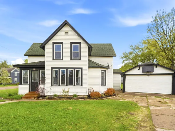 802 Depot St, Manawa, WI 54949