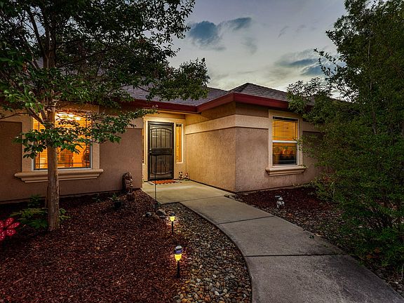3rd image of 3563 Sacramento Dr