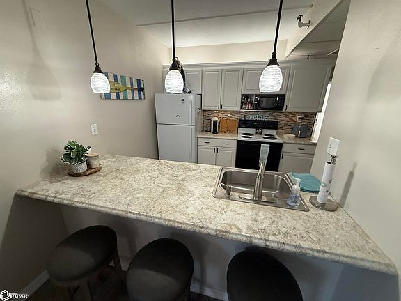 5th image of 2700 N Shore Dr Unit 102