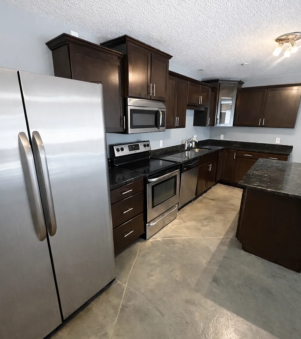 4 bed, $2,300 — Photo 3