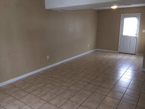 2nd image of 923 Villa Dr APT 1