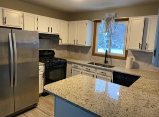 1070 Eastview Cir, Shakopee, MN 55379