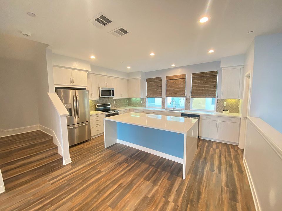 1st image of 708 Harbor Ln