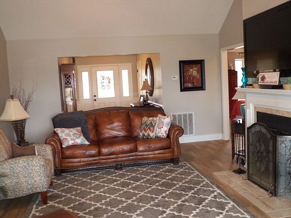 4th image of 43 Anastasia Dr