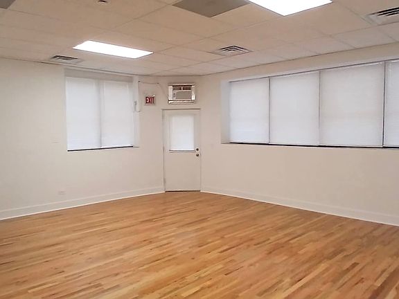 3rd image of 1401 N Karlov Ave Unit 1