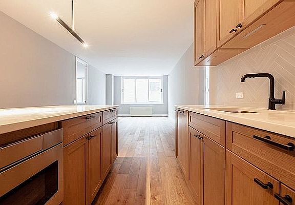 3rd image of 560 W 43rd St APT 5D