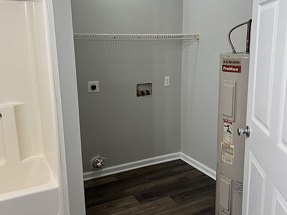 4th image of 249 Evansdale Ave #2