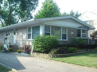 368 Lorraine Rd, Glen Ellyn, IL 60137