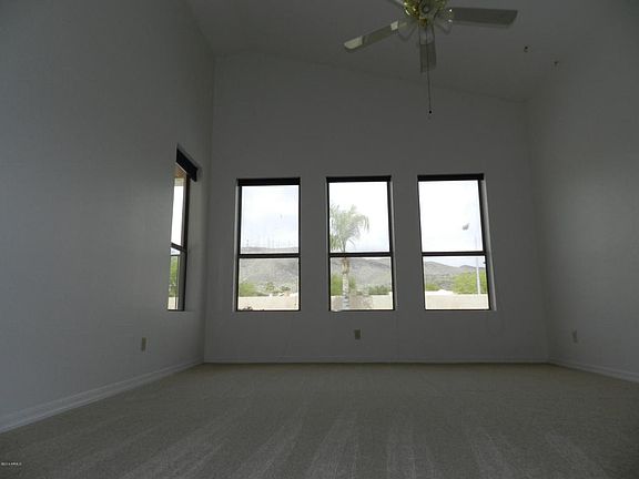 4th image of 814 E Goldenrod St