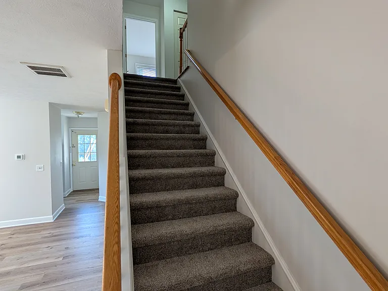 1097 Robin Hood Ct — Photo 5