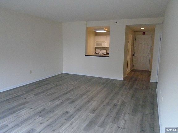 2nd image of 3307 City Pl #3307