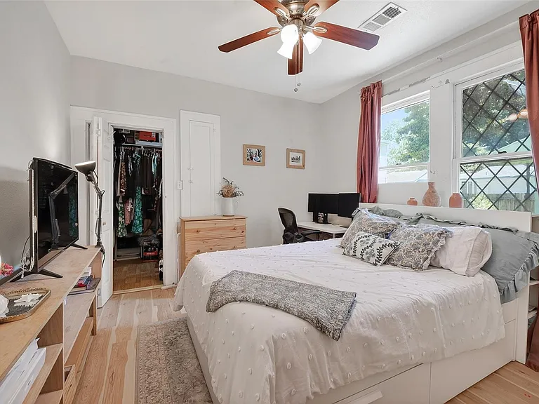 7039 Avenue E — Photo 15