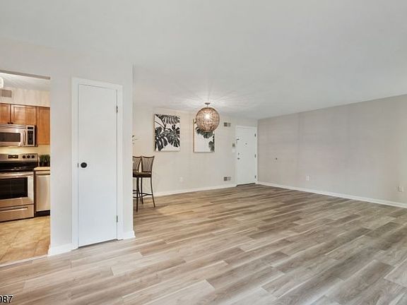 3rd image of 311 Ringwood Ave