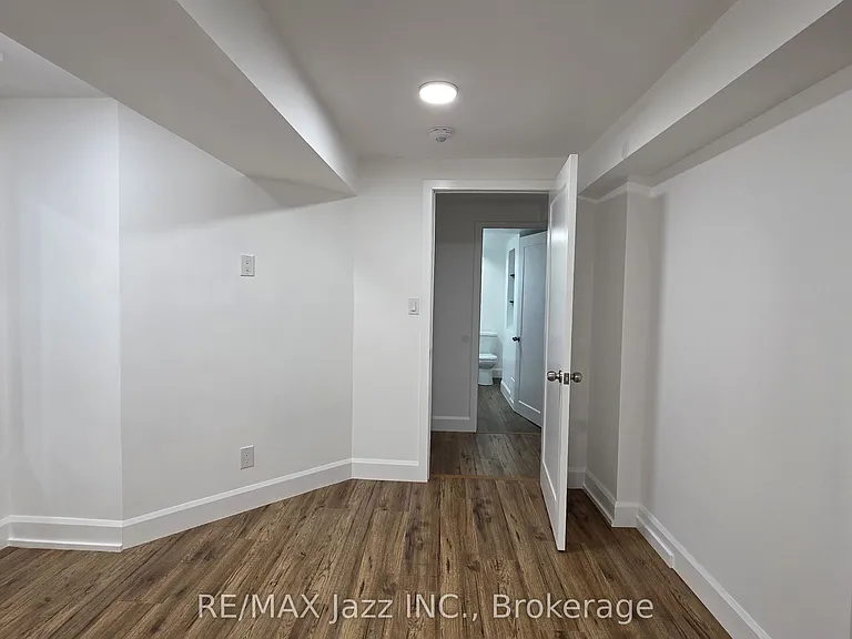 9 Maconnachie Pl #LOWER — Photo 19