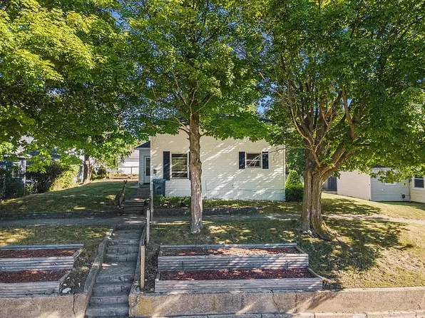 703 W Dowland St, Ludington, MI 49431