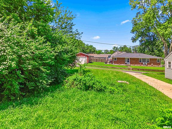 3rd image of 408 Oaklawn Pl