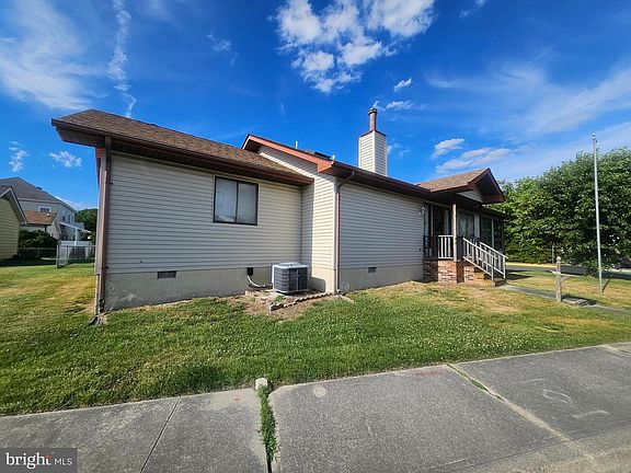 3rd image of 400 136th St