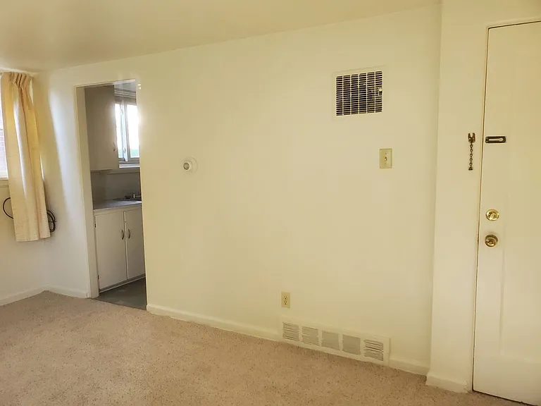 708 W 1st Ave — Photo 9
