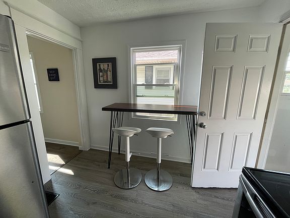 3rd image of 1306 N Gladstone Ave #1306