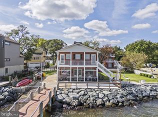2112 Lake Dr, Pasadena, MD 21122