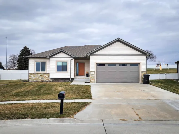1114 E Meadow Ridge Rd, Norfolk, NE 68701