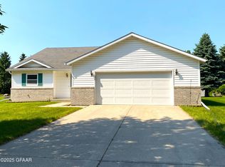 1222 21st St NW, East Grand Forks, MN 56721
