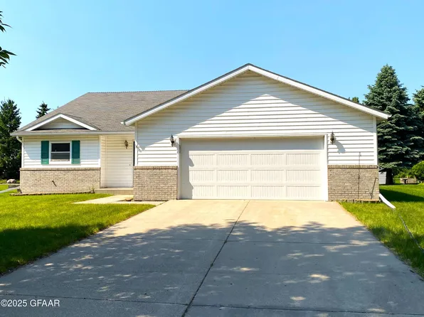 1222 21st St NW, East Grand Forks, MN 56721