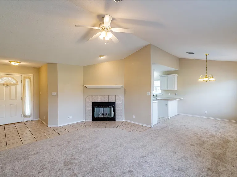 2604 Peach Tree Ln — Photo 4