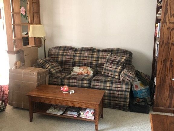 3rd image of 105 W Schultz St
