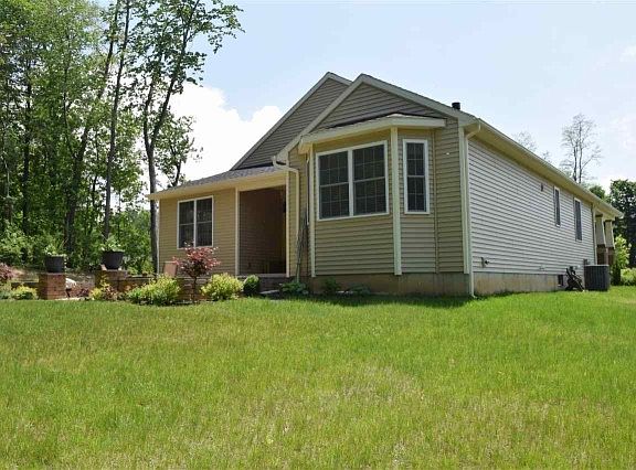 3rd image of 39 Mill Towne Dr