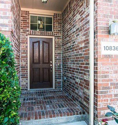 3rd image of 10836 Emerald Park Ln
