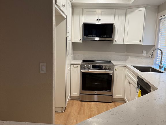 3rd image of 410 Lake St Unit 101