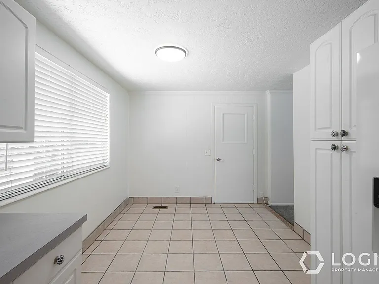 1911 E Cecelia Cir #1911 CECILIA CIRCLE — Photo 13