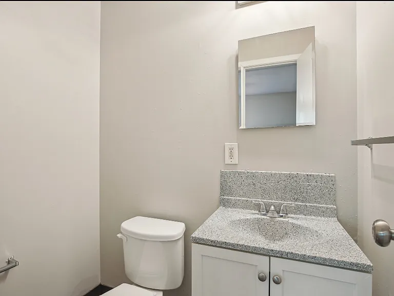 Broadway Ridge Apartments — Photo 17