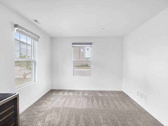 5th image of 1534 Slade Way