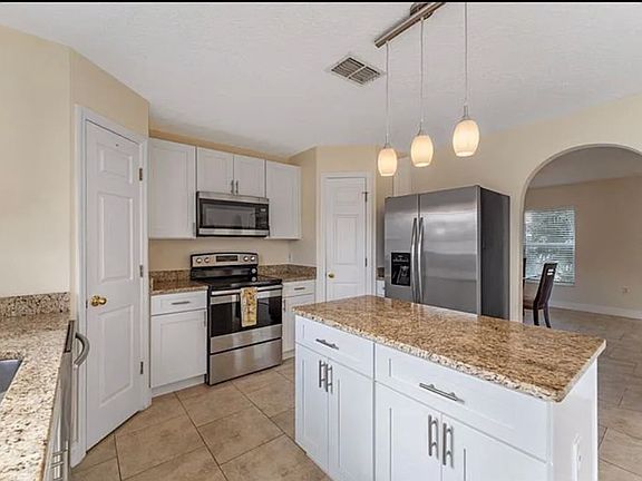 5th image of 115 Monterey Oaks Dr
