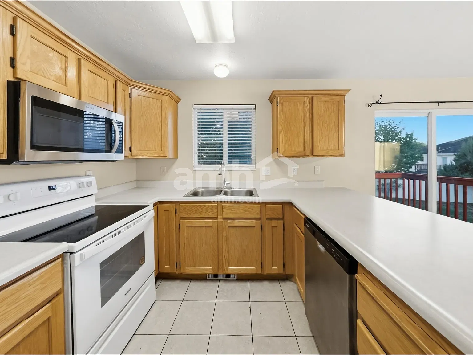 5 bed, 3.0 bath, 3040 sqft, $2,755 — Photo 4