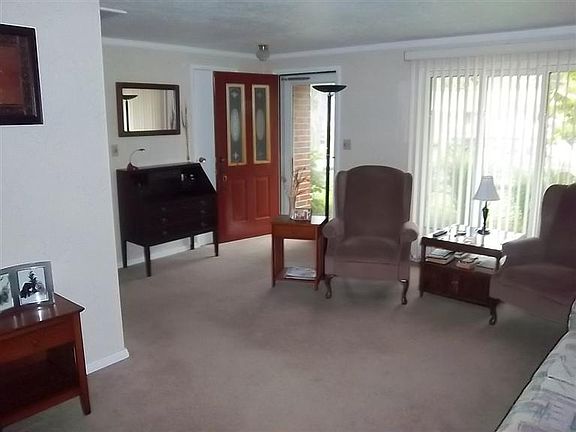 4th image of 19 Rogers Dr