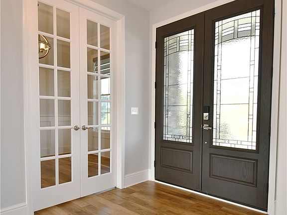 3rd image of 408 Barons Ct