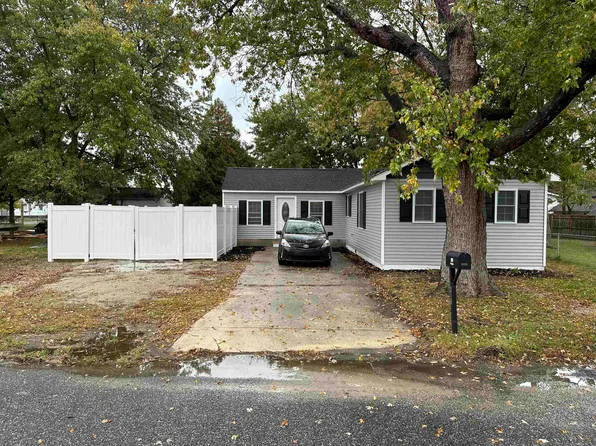 318 E Tampa Ave, Villas, NJ 08251