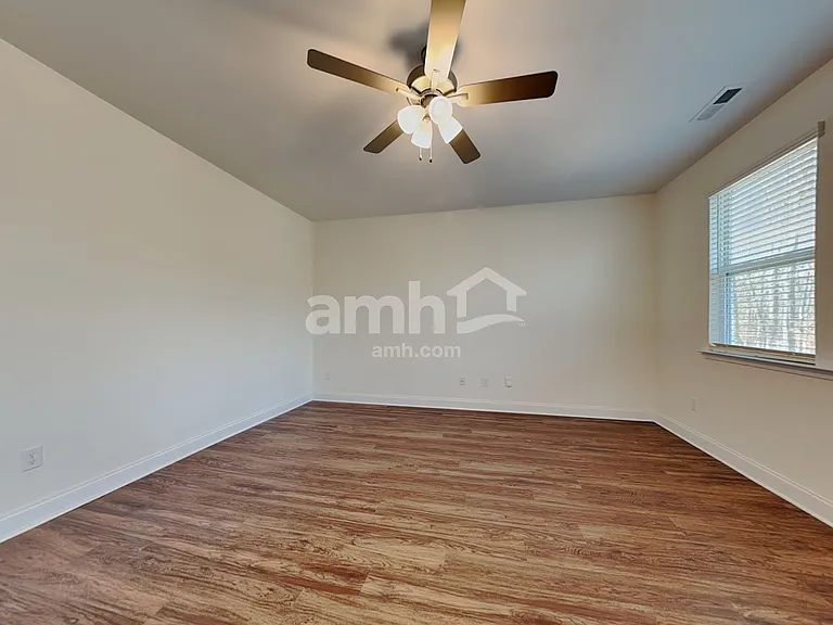 2141 Laurel Village Cir — Photo 11
