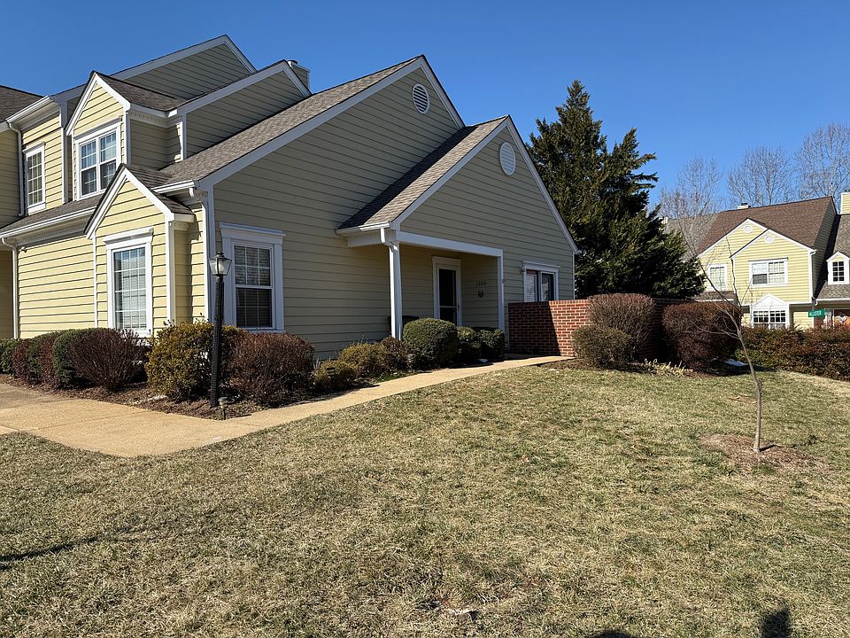 End unit front view.