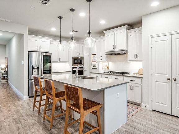 3rd image of 2832 Cedar Elm Dr