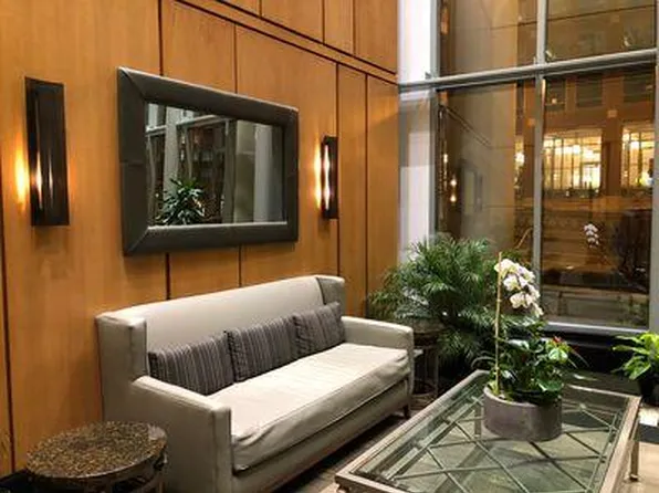 345 N La Salle Dr, Chicago, IL