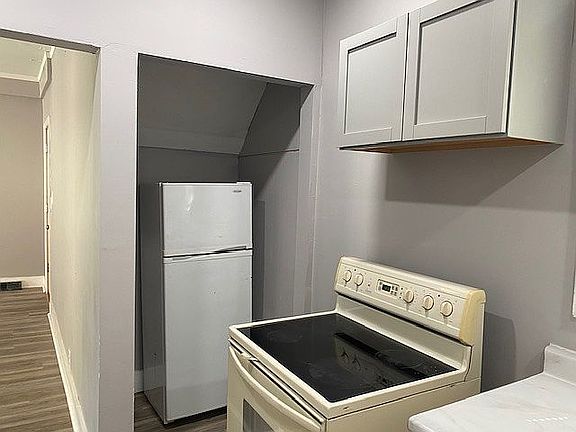 2nd image of 804 27th Ave NE #1