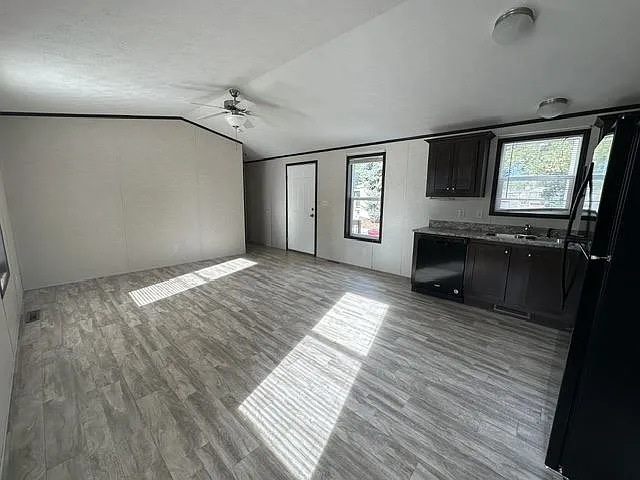 2 bed, 2.0 bath, 832 sqft, $1,598 — Photo 2