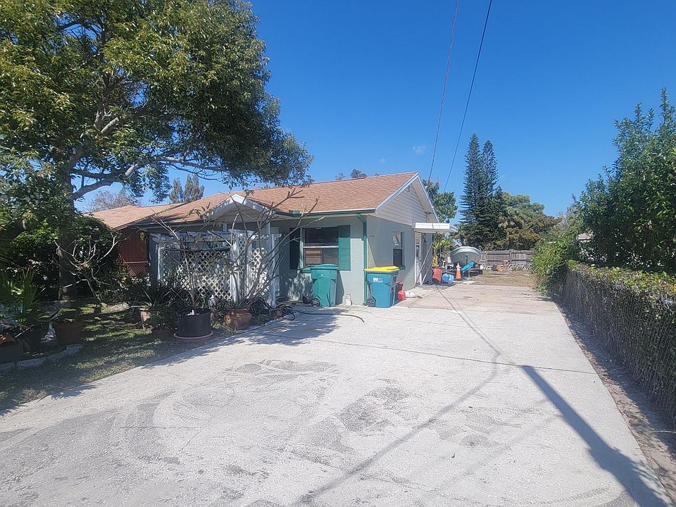 2nd image of 484 Poinciana Dr
