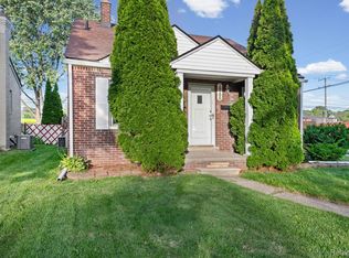 28100 Glenwood St, Saint Clair Shores, MI 48081