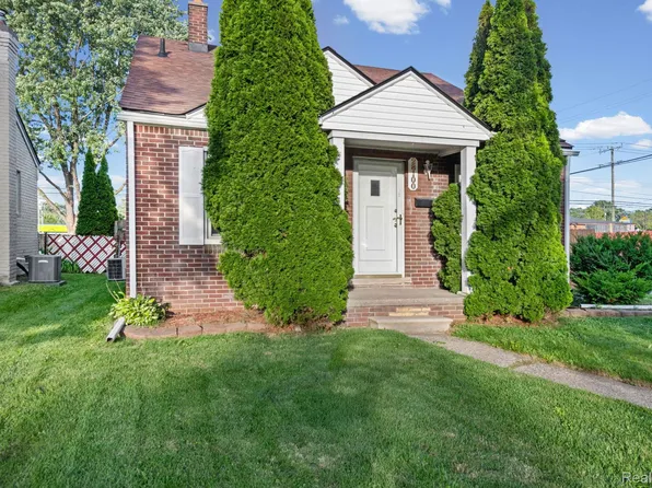 28100 Glenwood St, Saint Clair Shores, MI 48081