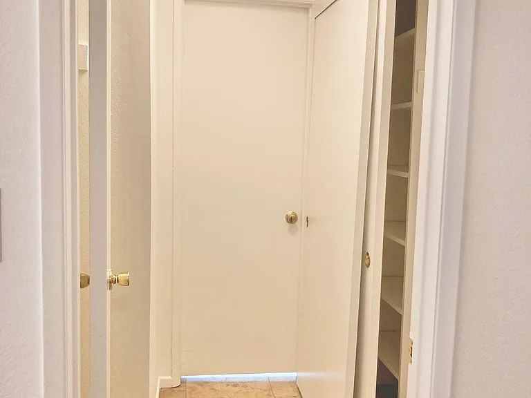 320 S Ardmore Ave #120 — Photo 11